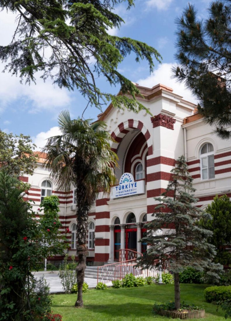 Historic building entrance of Türkiye Hastanesi